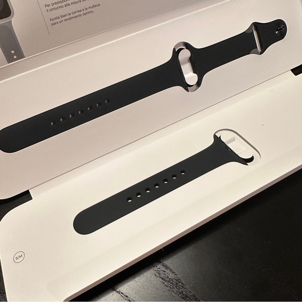 NWT - APPLE - 44mm Black Sport Watch Band